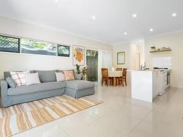 Charming 4/18 Palmer Street, Greenslopes, QLD 4120