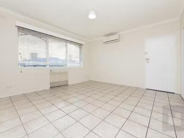 Nice 4/107 Somerville Road, Yarraville, VIC 3013