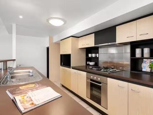 Just in! 4/24 Arthur Terrace, Red Hill, QLD 4059