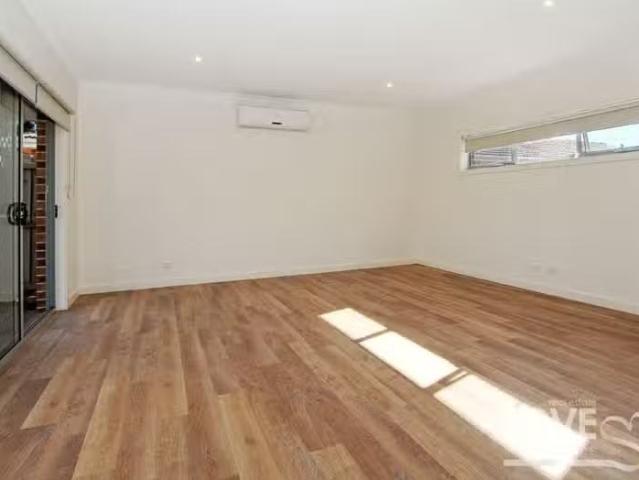 Cozy 4/29 Clunes Street, Kingsbury VIC 3083