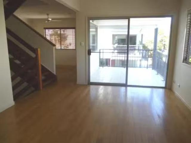 Deal! 4/29 Proud Street, Labrador, QLD 4215
