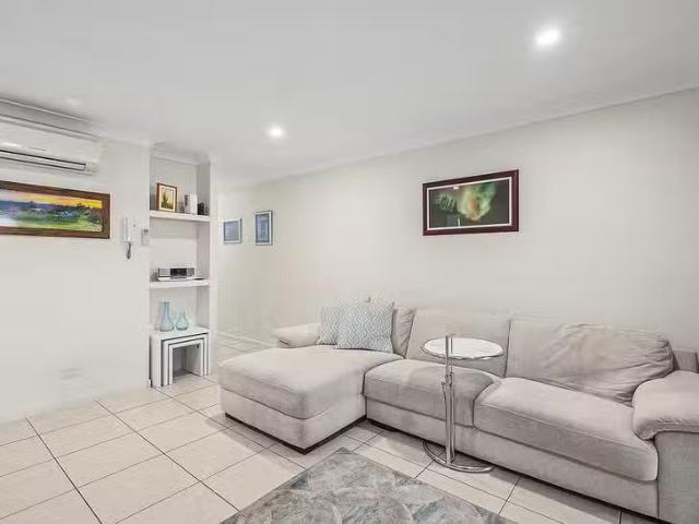 Unique 4/20 Simpson Street, Morningside, QLD 4170