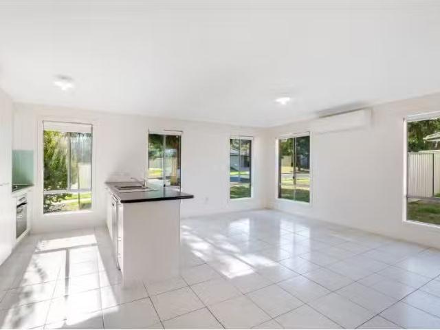 Deal! 42 Greta Drive, HAMILTON VALLEY House for rent Listed b.