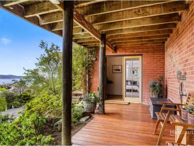 Nice 42 Knocklofty Terrace, WEST HOBART House for rent Listed.