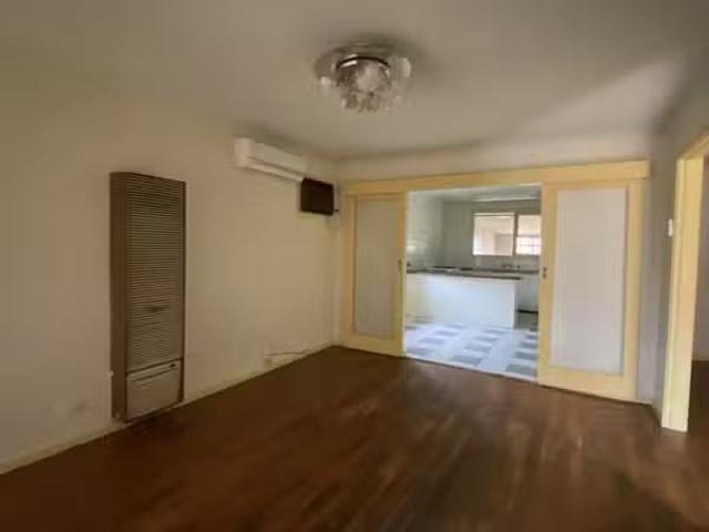 Unique 42 Jamieson Street, St Albans VIC 3021