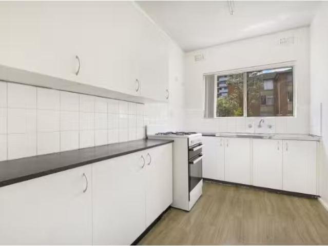 Nice 4/35 Mascot Drive, Eastlakes Apartment for rent Listed b.