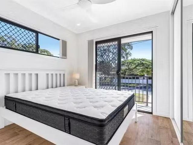 Cheap 4/32 Ambool Street, Lota, QLD 4179
