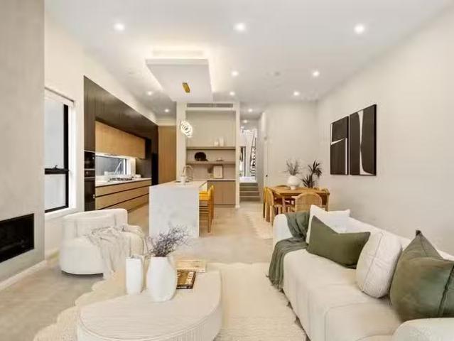 Just in! 43 Hammers Road, Northmead, NSW 2152