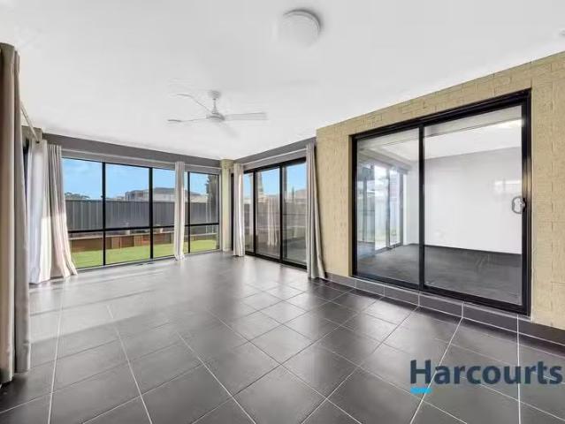 Charming 43 Jupiter Crescent, CRANBOURNE WEST, VIC 3977 Hous.