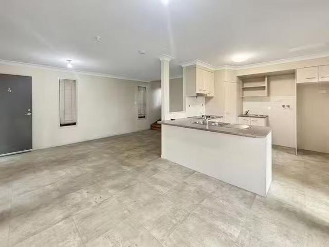 Rental! 4/45A Law Street South, Redbank, QLD 4301