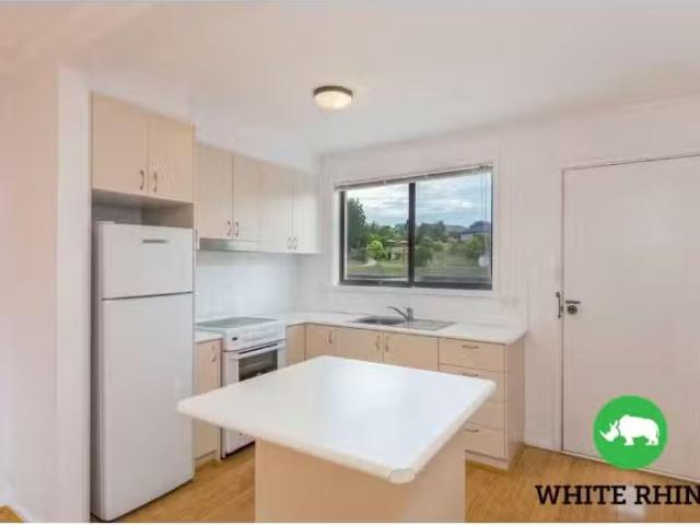 Unique 4/49 Booth Street, Queanbeyan Townhouse for rent Liste.