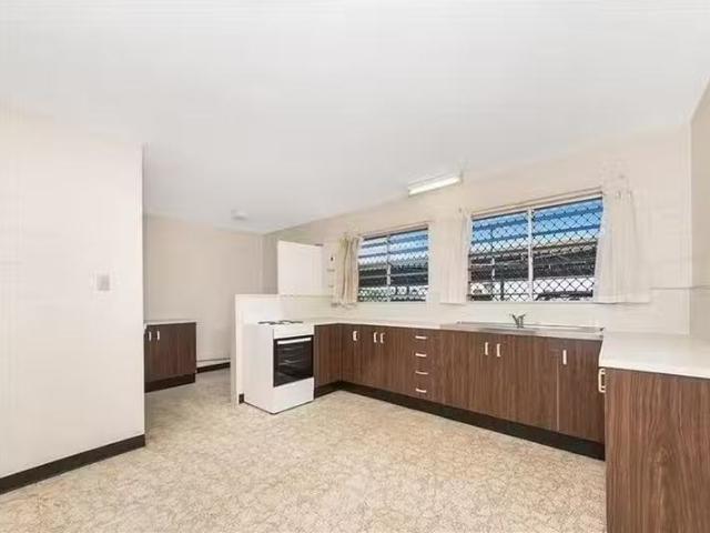 Unique 4/4 Goldring Street, Hermit Park, QLD 4812
