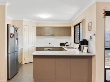 Deal! 44 Emily Place, SUMNER, QLD 4074 House for Rent