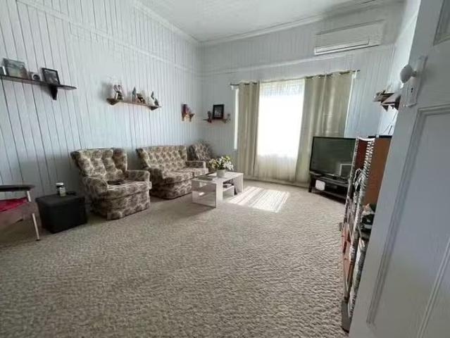 Charming 44 Margetts Street, Wallangarra, QLD 4383