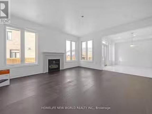New 44 Pear Blossom Way, East Gwillimbury, ON, L9N 0T1 house.