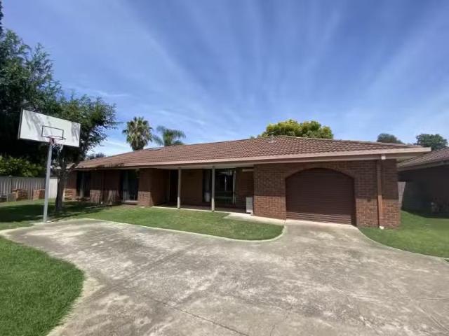Cozy 4/573 Heathwood Avenue, LAVINGTON Townhouse for rent Lis.