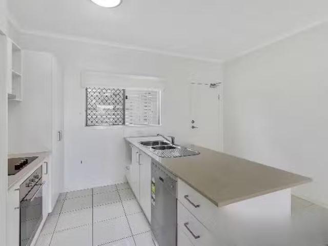 Cozy 4/59 Adelaide Street, Carina, QLD 4152