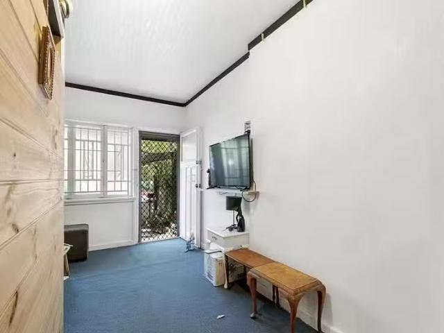 Unique 4/5 Clarence Street, South Brisbane, QLD 4101