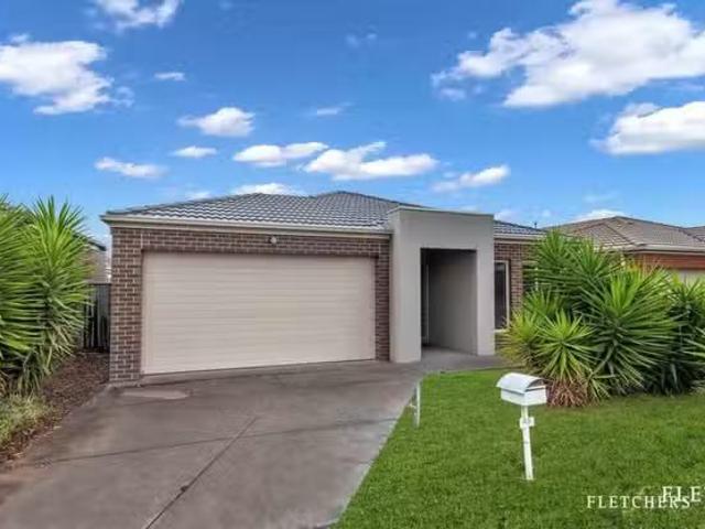 Nice 45 Barleygrass Crescent, Brookfield VIC 3338 House For.