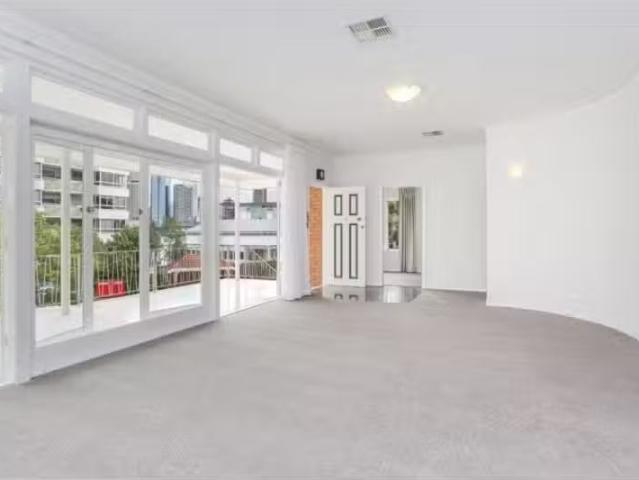 Cozy 4/68 Moray Street, New Farm Apartment for rent Listed by.