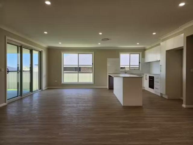 Nice 46 Basalt Way, Kelso House for rent Listed by Property M.