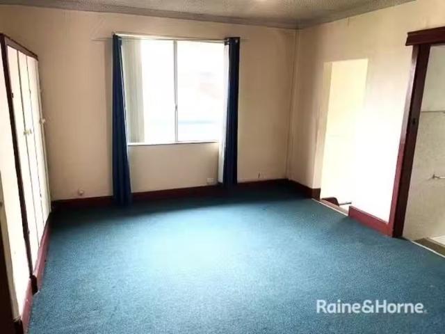 For Rent! 4/78 partson Street, LAMBTON Apartment for rent Lis.