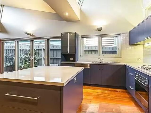 Deal! 47 Barry Street, Northcote VIC 3070