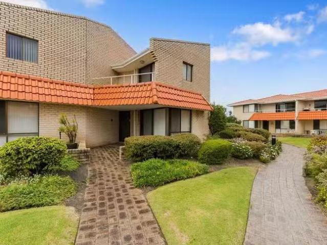 Nice 4/81 Esplanade, Rockingham, WA 6168