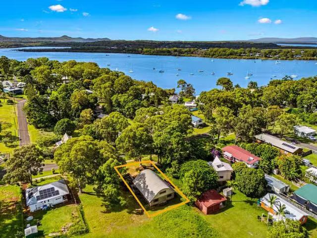 Charming 48 Lucas Drive, Lamb Island, QLD 4184