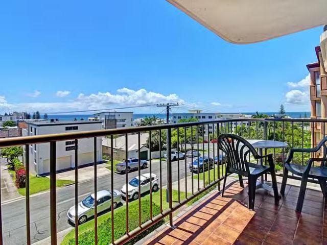 Deal! 4/8 Mahia Terrace, Kings Beach, QLD 4551