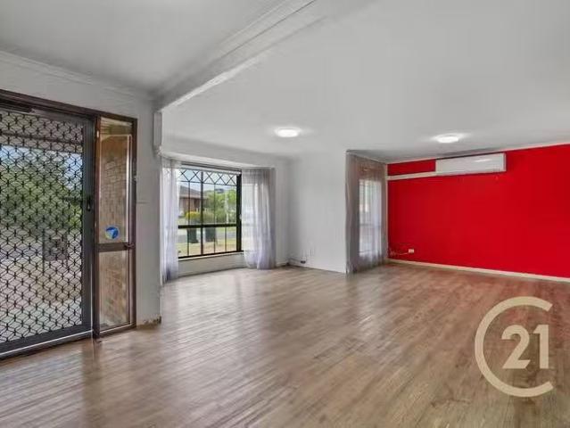 Just in! 48 Walsingham Crescent, Kurunjang, VIC 3337