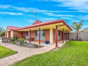 Deal! 49 Pridham Boulevard, Aldinga Beach, SA 5173