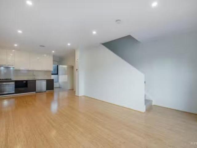 For Rent! 4 Aviary Grove, Thornbury VIC 3071 Townhouse Auction