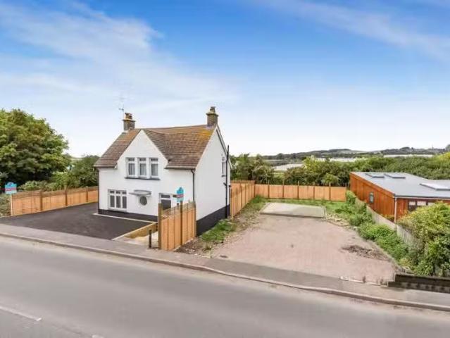 Just in! 4 BA 4 bedroom detached house for rent in Steyning Ro.
