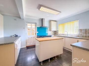 House for rent in Burhill - Garden, Equipped kitchen