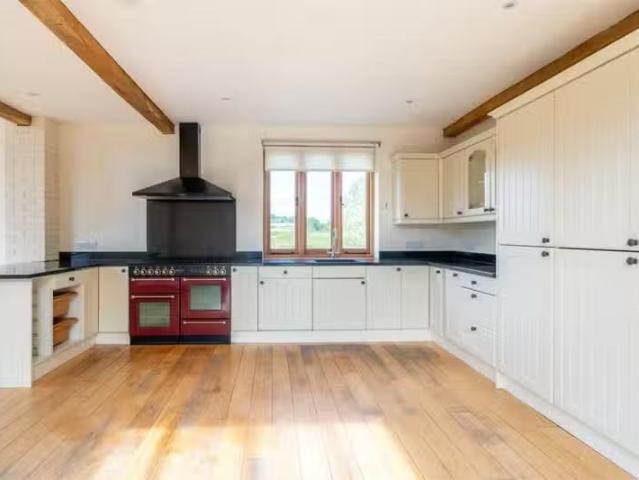 Deal! 4 bedroom detached house for rent in Horton Road, Woodla.