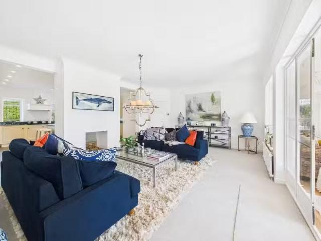 Just in! 4 bedroom detached house for rent in Sea Drive, Worth.