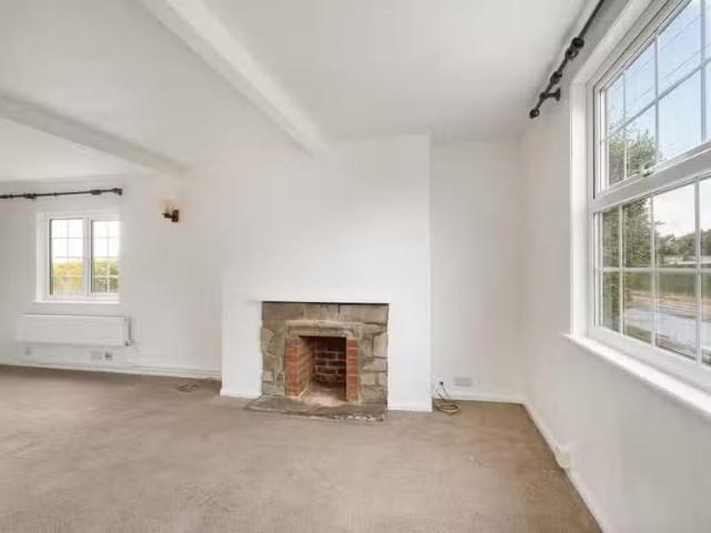 Charming 4 bedroom end of terrace house for rent in The Manse.