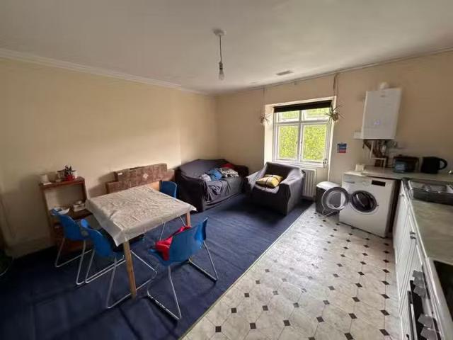 Charming 4 bedroom flat for rent in Pembroke Road, Bristol, BS8
