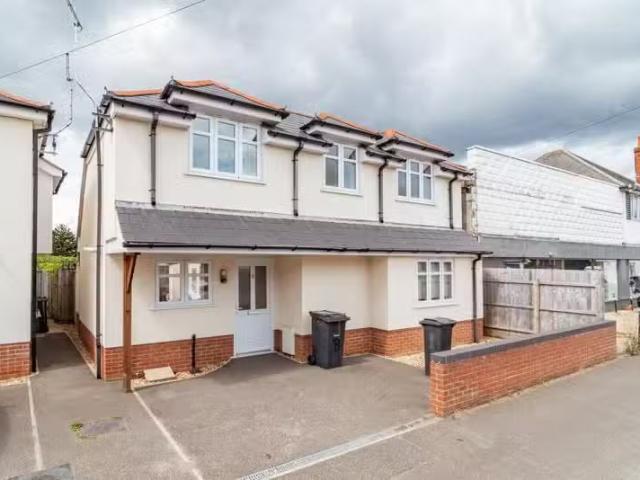 Unique 4 bedroom house for rent in Ensbury Avenue,, Bournemou.