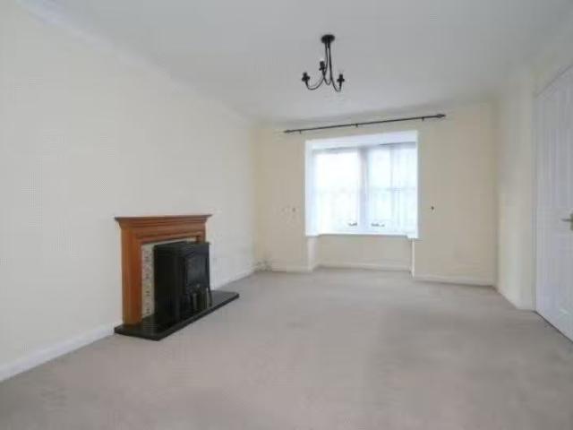 Deal! 4 bedroom house for rent in Finches Close, Littlehampton.