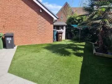Cheap 4 bedroom semi detached house for rent in Highgrove Cres.