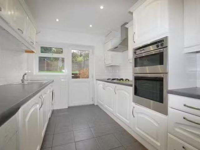 Rental! 4 bedroom semi detached house for rent in Ravensbourne.
