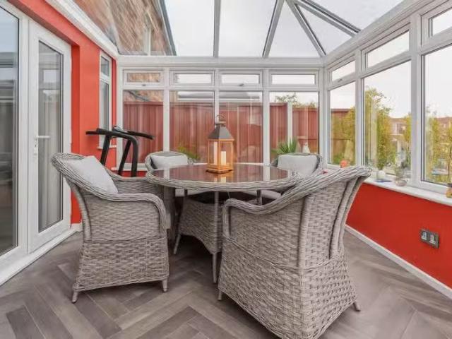 Unique 4 bedroom semi detached house for rent in Wick Road, Br.