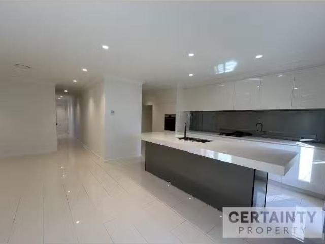 Deal! 4 BR 43 Clover Street, Mount Annan Townhouse for rent L.