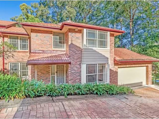 Unique 4 BR 4/16 22 Blackwood Close, Beecroft House for rent.