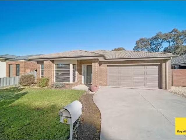 Just in! 4 BR 42 Futura Avenue, GOLDEN SQUARE House for rent.