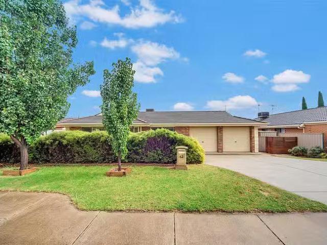 Nice 4 BR 42 Gleeson Grove, Evanston Park, SA 5116