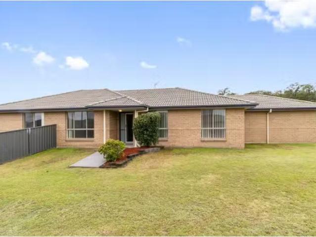Nice 4 BR 44 Taminga Road, Cliftleigh House for rent Listed b.