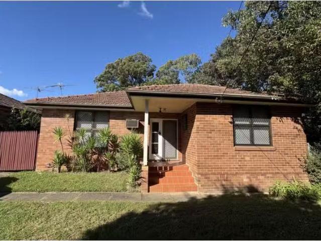 Deal! 4 BR 4 Evans Road, Telopea House for rent Listed by Sie.